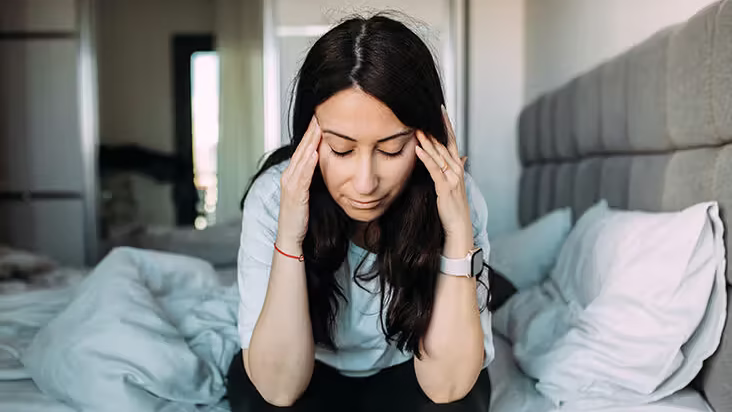 female-migraine-on-bed-732-549-feature-thumb-732x549.jpg