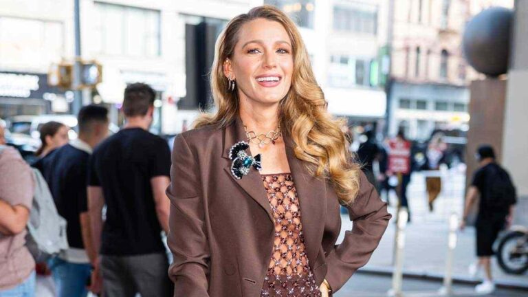 Blake-Lively-FIT-NYC-090525-1-2913a28b5d53403dbab4ef6542ac114f