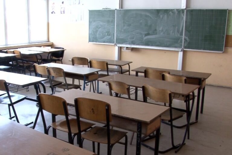 auto_shkolla_klasa_derrasa_e_zeze_shkumesi1525601470