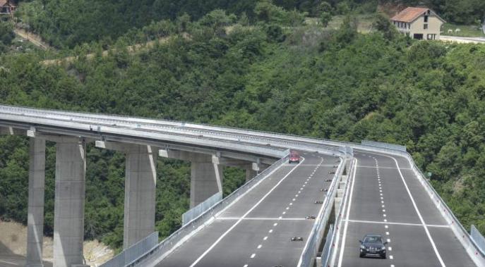 mbyllen-perkohesisht-rruget-kryesore-te-Kosoves