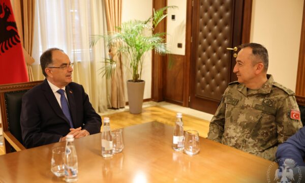 G33g810XoAA_MHs-600x360