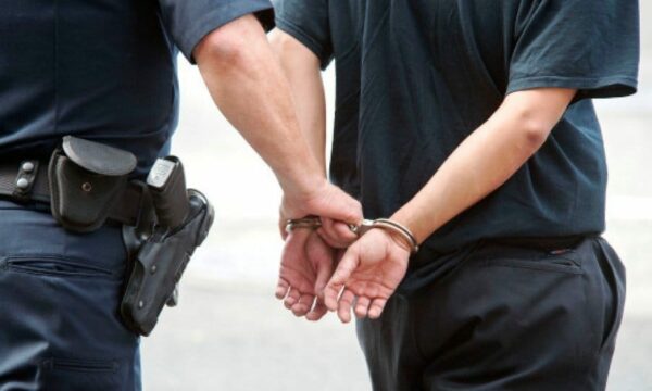 724190-dyshohet-se-ngacmoi-seksualisht-nje-te-mitur-arrestohet-i-dyshuari-ne-fushe-kosove-600x360