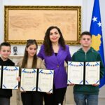 Vjosa-Osmani-tre-femijet