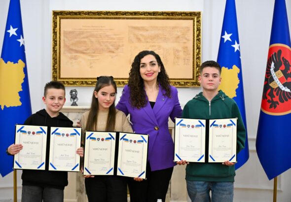 Vjosa-Osmani-tre-femijet