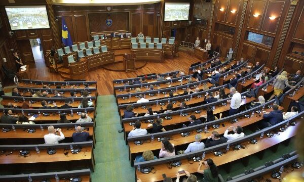 kuvendi-seanca-resized-to-medium-600x360